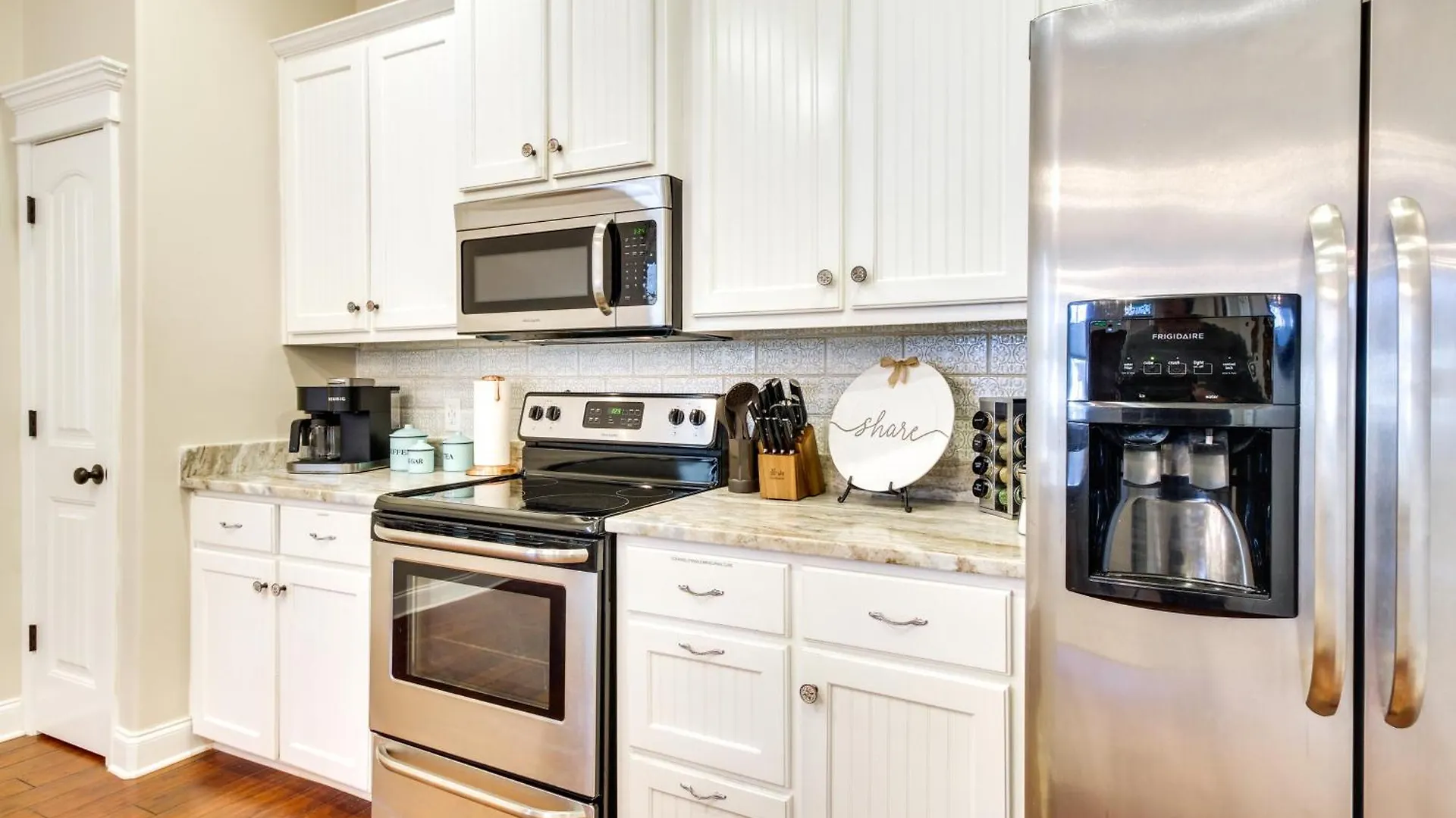 Chic Thomas Square Home In Walkable Location! Savannah